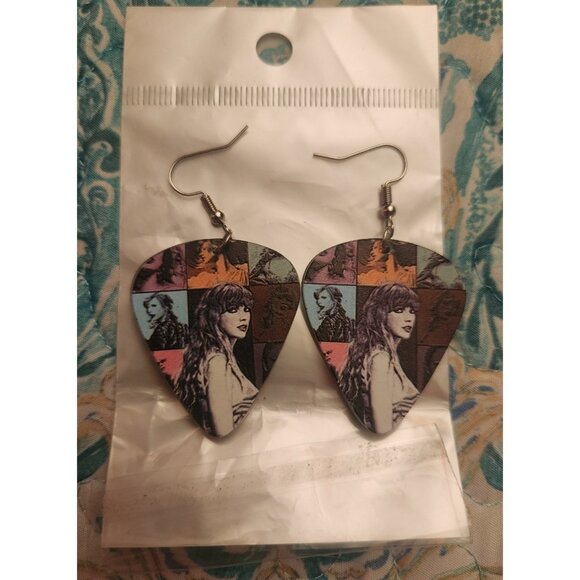 Taylor Swift Guitar Pick Earrings NWT - Picture 1 of 1